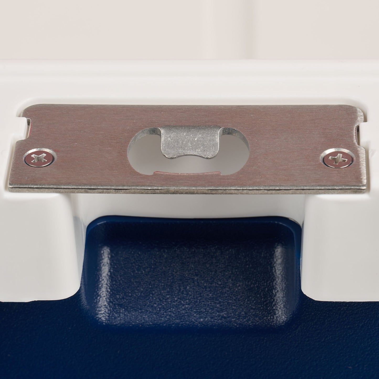 trailmate-75-qt-roller-cooler-y0 00035111-BO.jpg