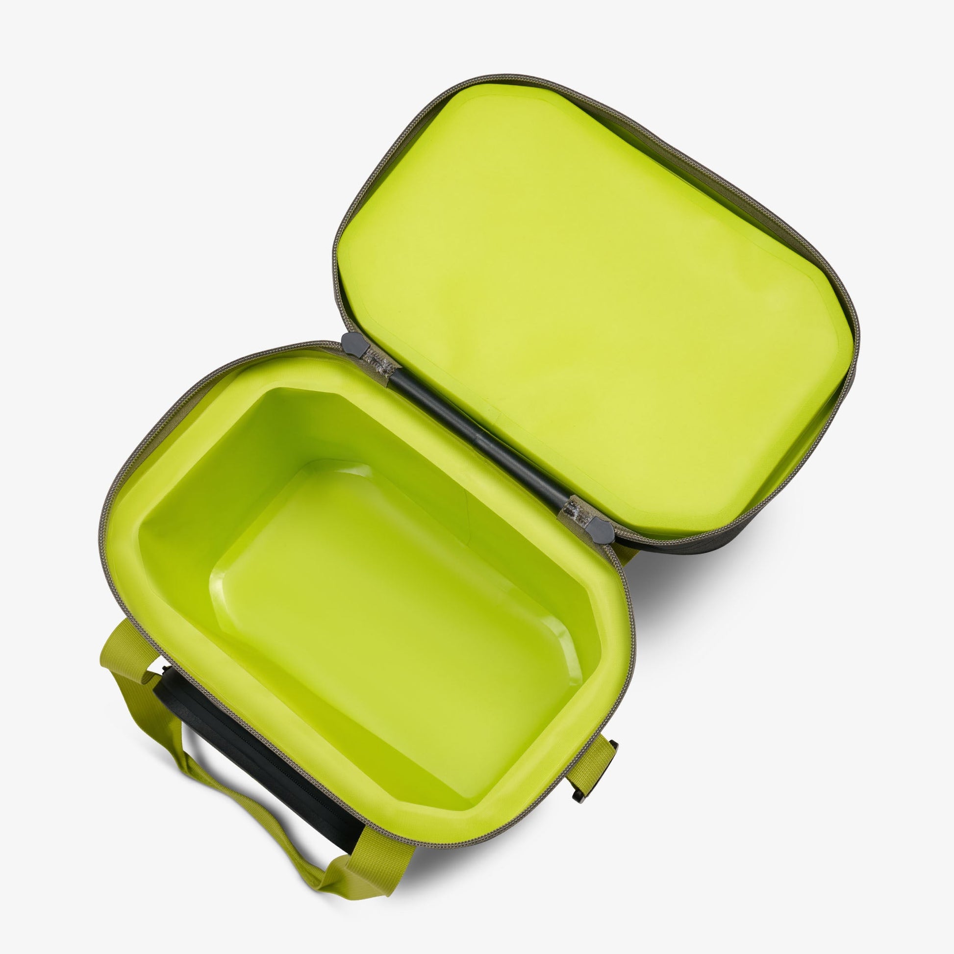 trailmate-18-can-cooler-bag-u1 00066772-O2.jpg